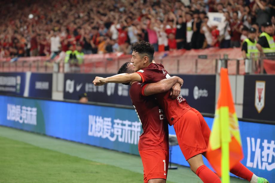 武磊帽子戏法 海港3-1大胜浙江豪取10连胜