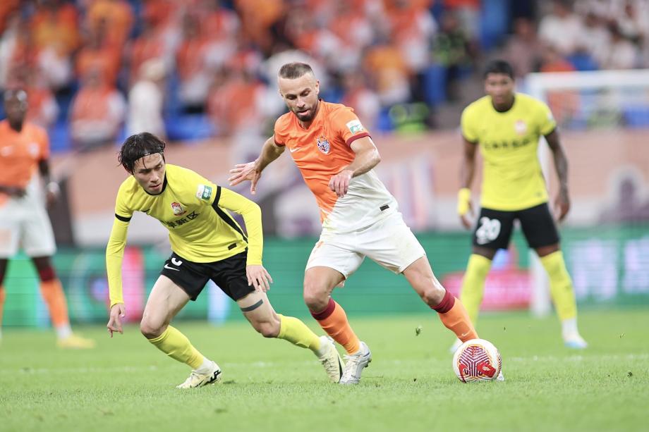 中超-阿兰破门难救主 青岛德比大战海牛3-1西海岸