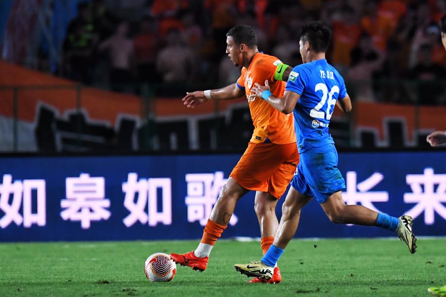 中超-克雷桑梅开二度 山东泰山2-0南通支云