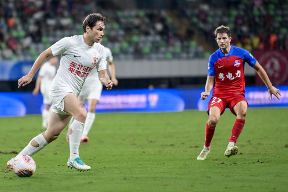 杨超声传射马里破门 梅州2-1战胜亚泰逃离降级区