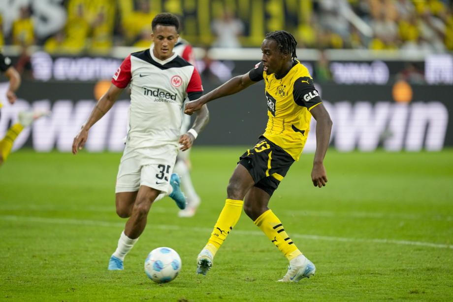 吉腾斯替补双响 多特2-0法兰克福取开门红