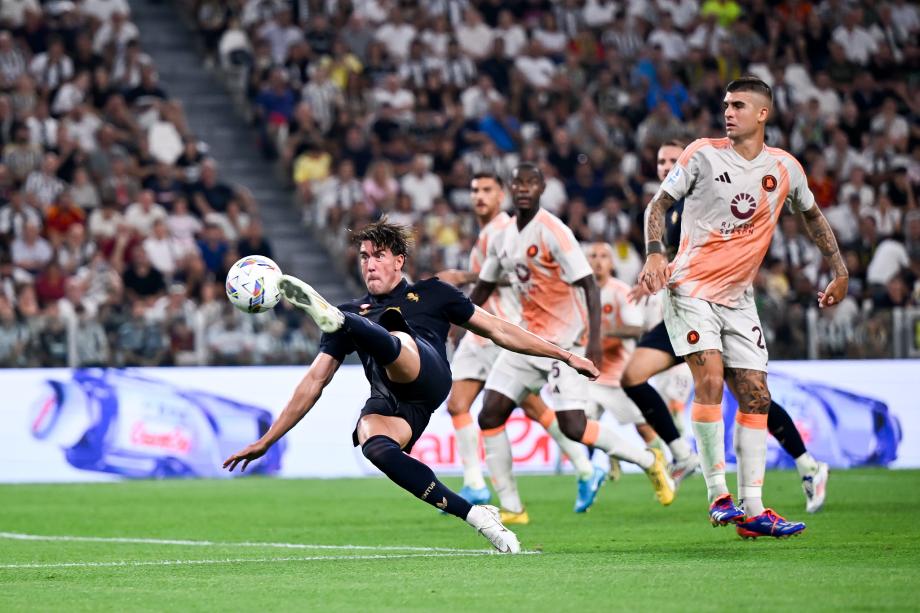 意甲-双方互有攻守迪巴拉替补 尤文0-0罗马