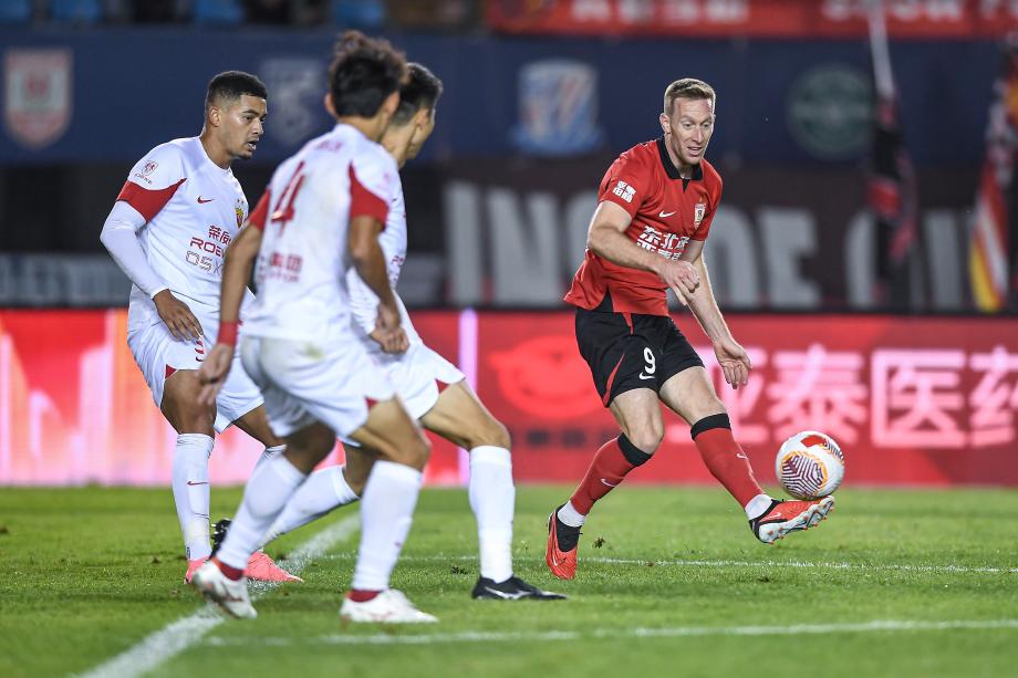 武磊梅开二度破纪录 上海海港4-3长春亚泰