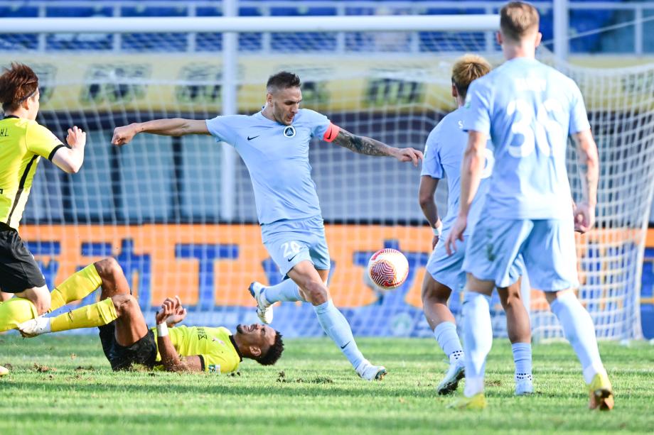 杜加利奇乌龙球 青岛西海岸3-2绝杀深圳新鹏城