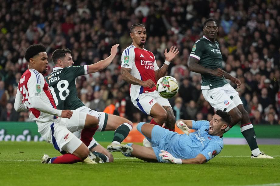 联赛杯-斯特林传射恩瓦内里双响 阿森纳5-1晋级