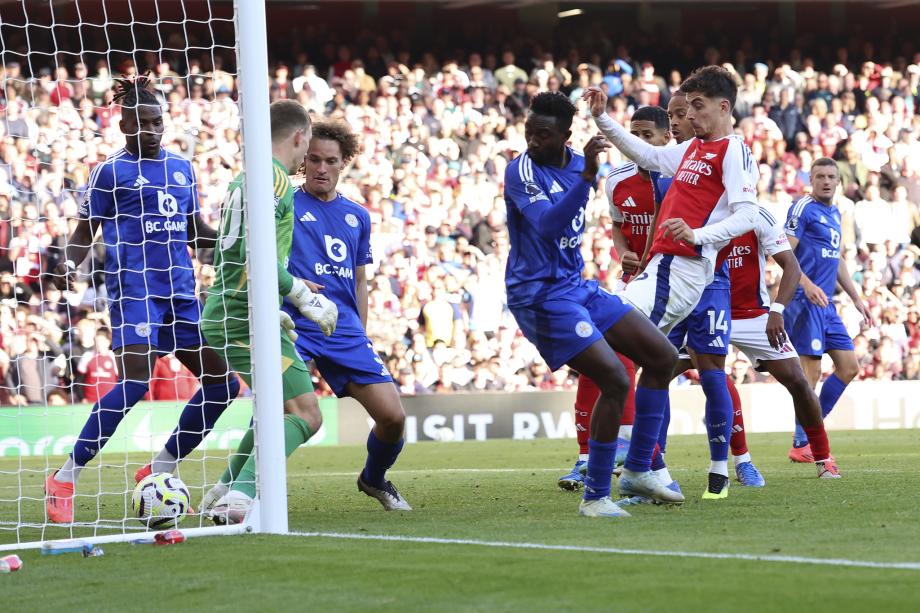 马丁内利传射 阿森纳补时连入两球4-2莱斯特城