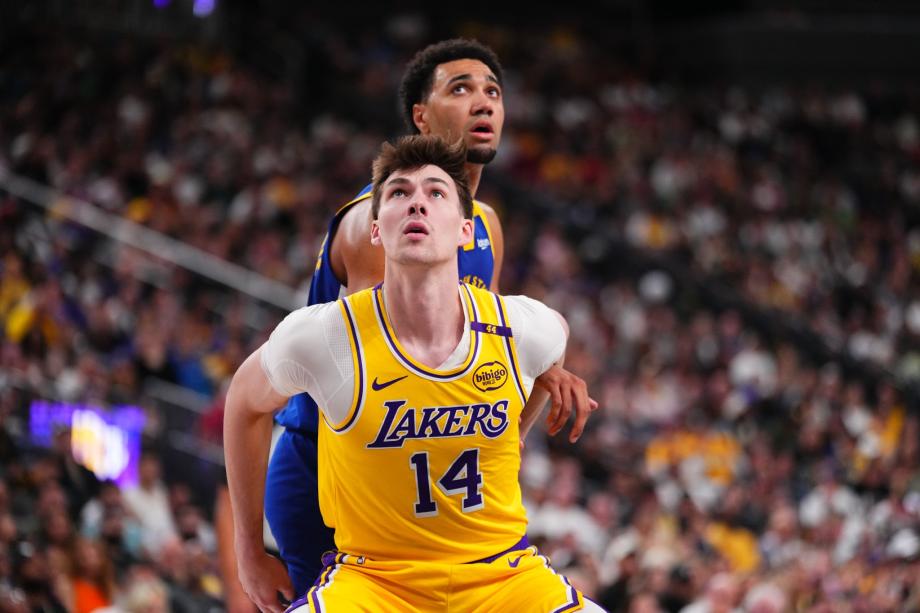 库里16分戴维斯空砍24+12 勇士轻取湖人