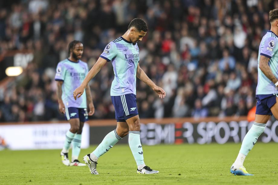 萨利巴染红离场 10人阿森纳0-2遭赛季首败