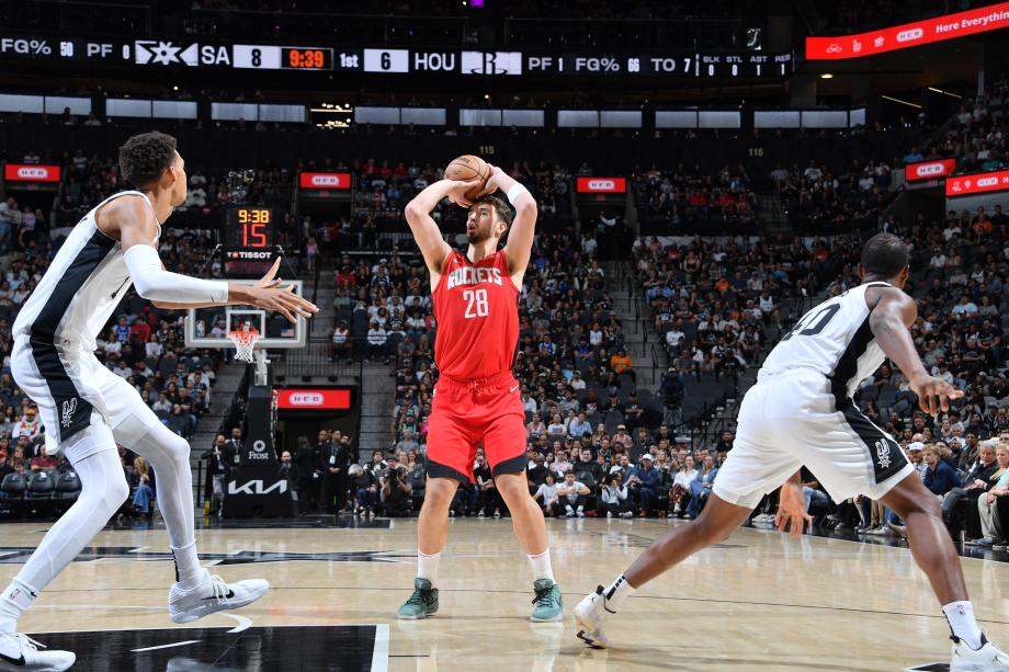 文班亚马29+7索汉17+12 马刺险胜火箭赛季首胜