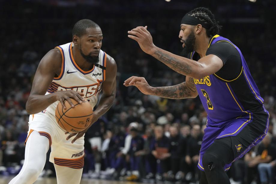 詹姆斯11分戴维斯29+15 太阳送湖人赛季首败