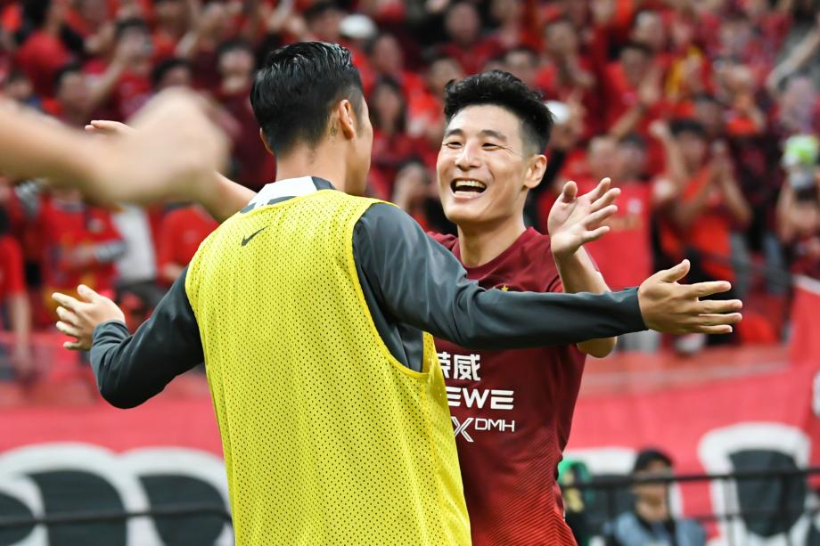 武磊独造5球 海港5-0大胜津门虎卫冕中超冠军