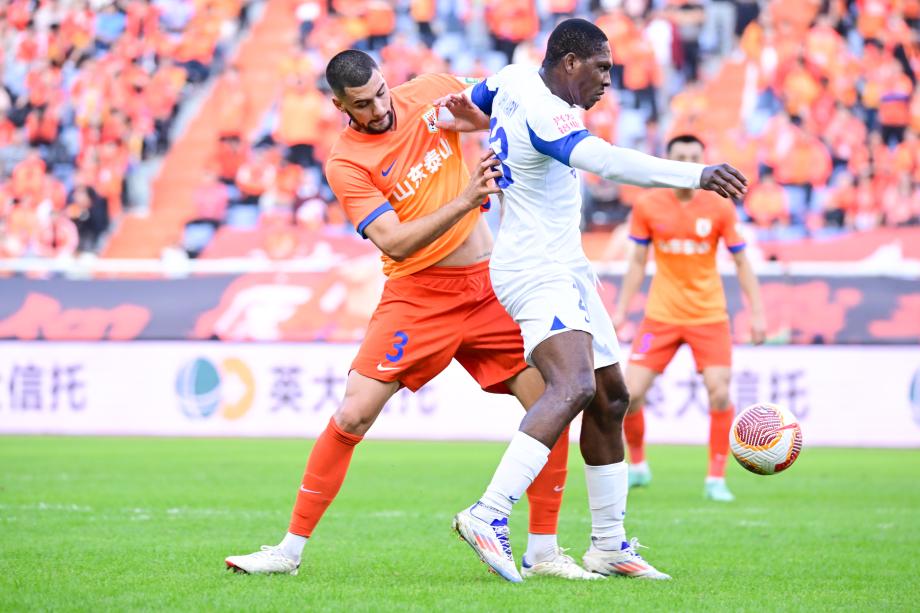 茹子楠科索维奇被罚下场 梅州1-2泰山降入中甲