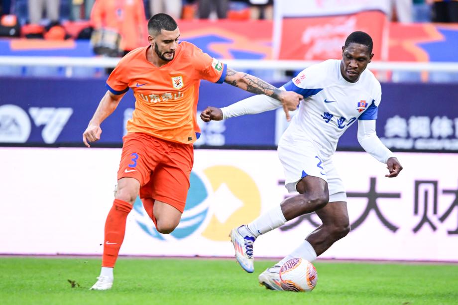 茹子楠科索维奇被罚下场 梅州1-2泰山降入中甲