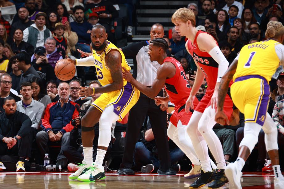 浓眉38+12詹姆斯27+10 湖人力克猛龙终结连败