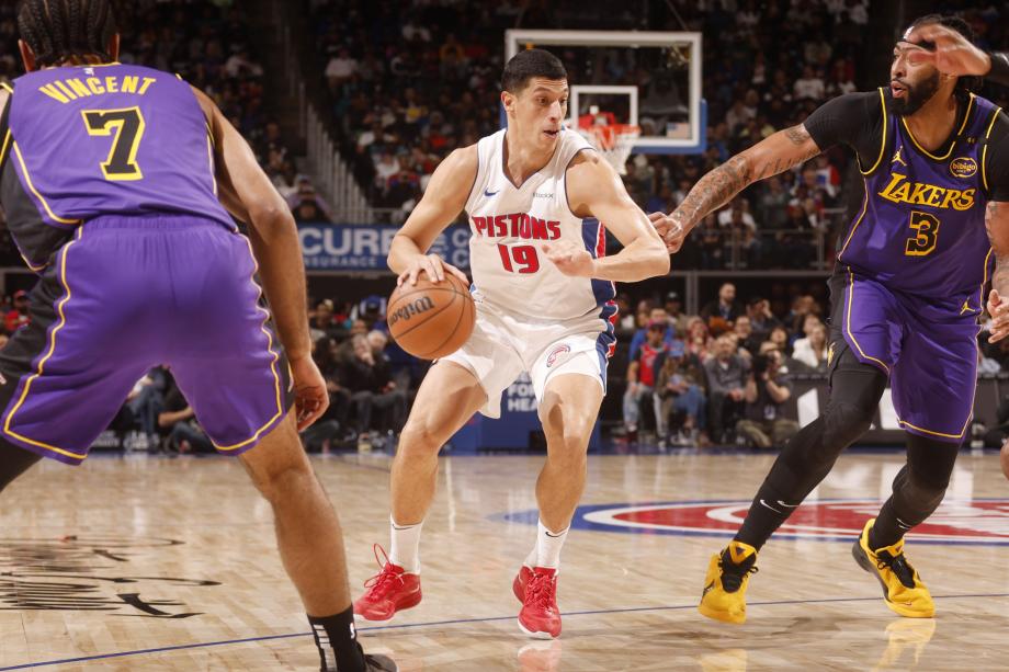 艾维26+4浓眉37+9 活塞胜湖人收获首次连胜