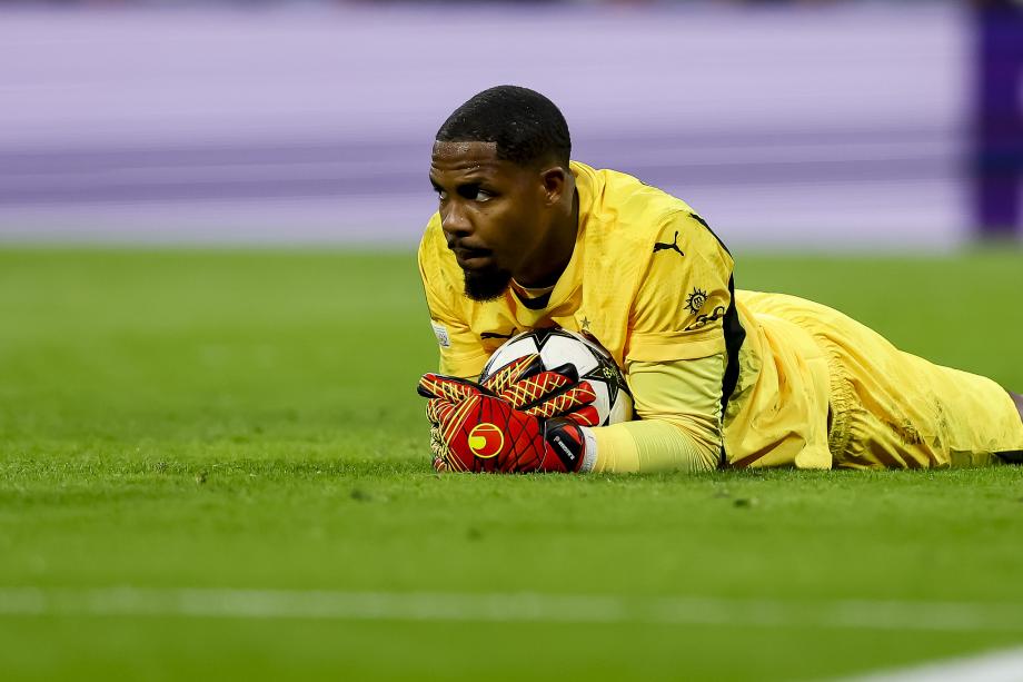 皇马输给米兰 维尼修斯无奈安切洛蒂面无表情