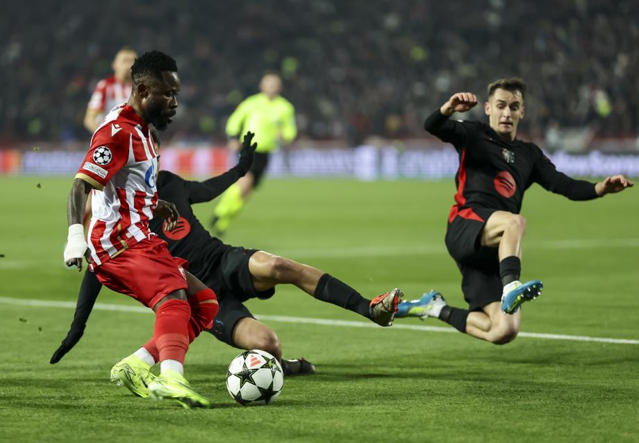 孔德助攻戴帽莱万双响拉菲传射 巴萨5-2红星