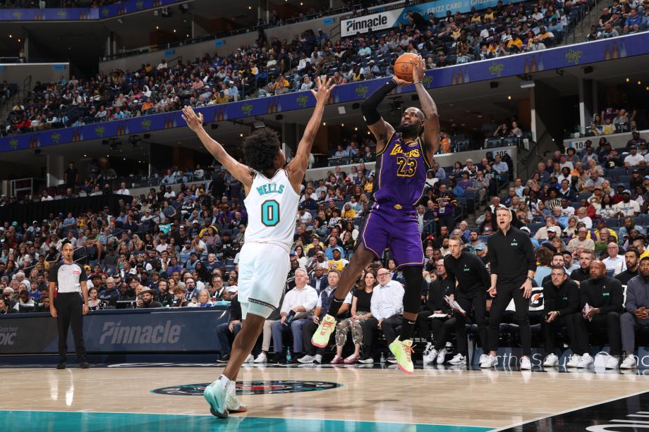 詹姆斯39分浓眉伤停 莫兰特20+5湖人不敌灰熊