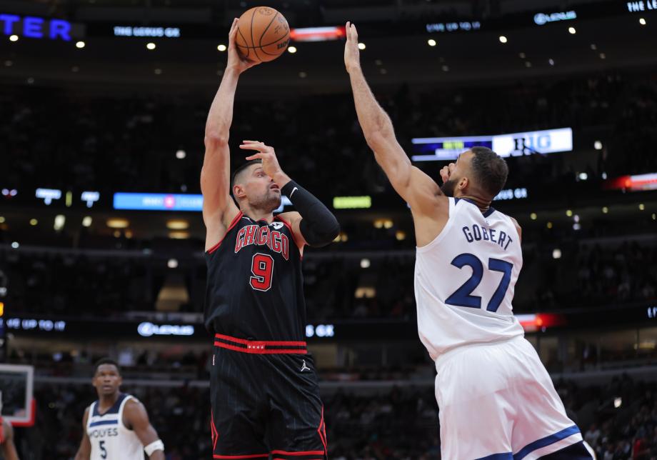 爱德华兹33分兰德尔22+10 森林狼逆转公牛