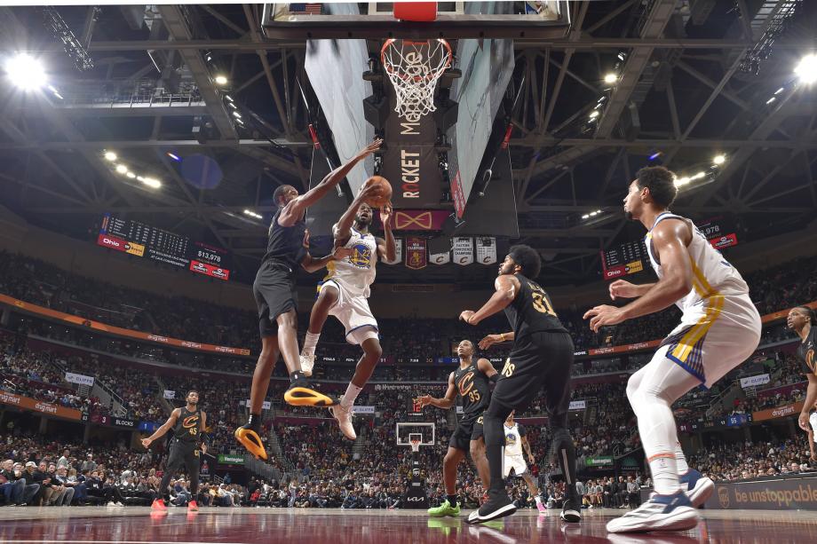 库里12分加兰27分 骑士大胜勇士豪取10连胜