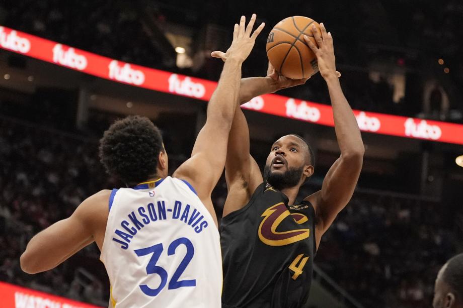 库里12分加兰27分 骑士大胜勇士豪取10连胜