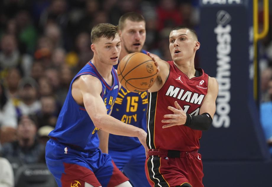 希罗24+11巴特勒伤退 约基奇三双掘金灭热火