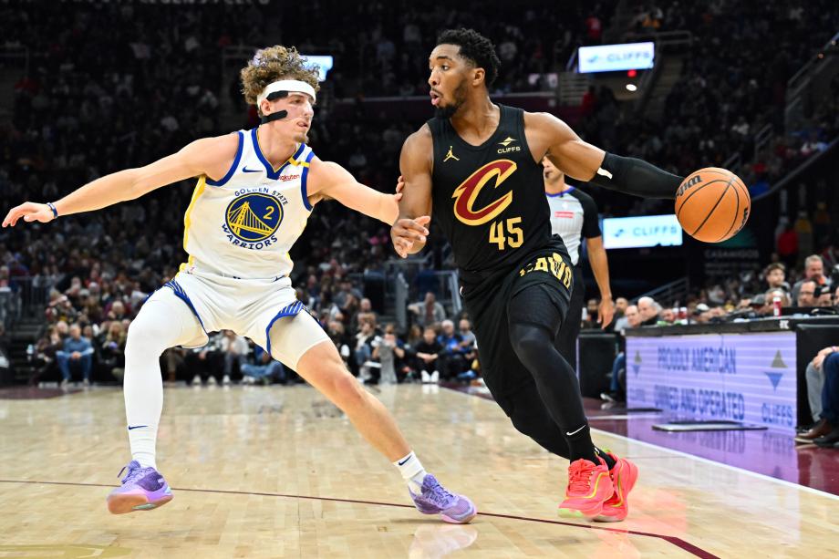 库里12分加兰27分 骑士大胜勇士豪取10连胜