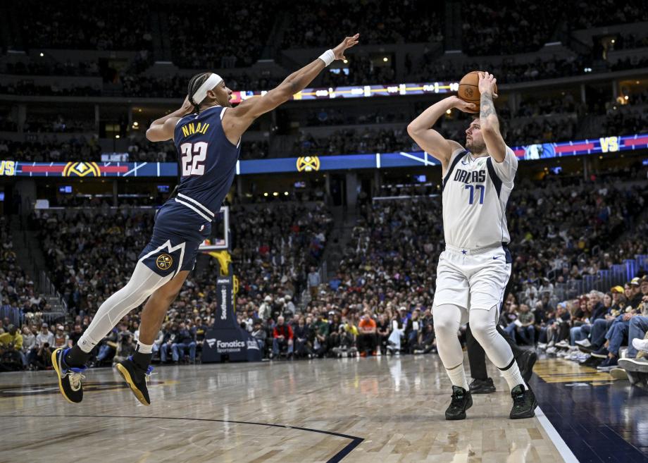 欧文43分约基奇37+18+15 掘金险胜独行侠