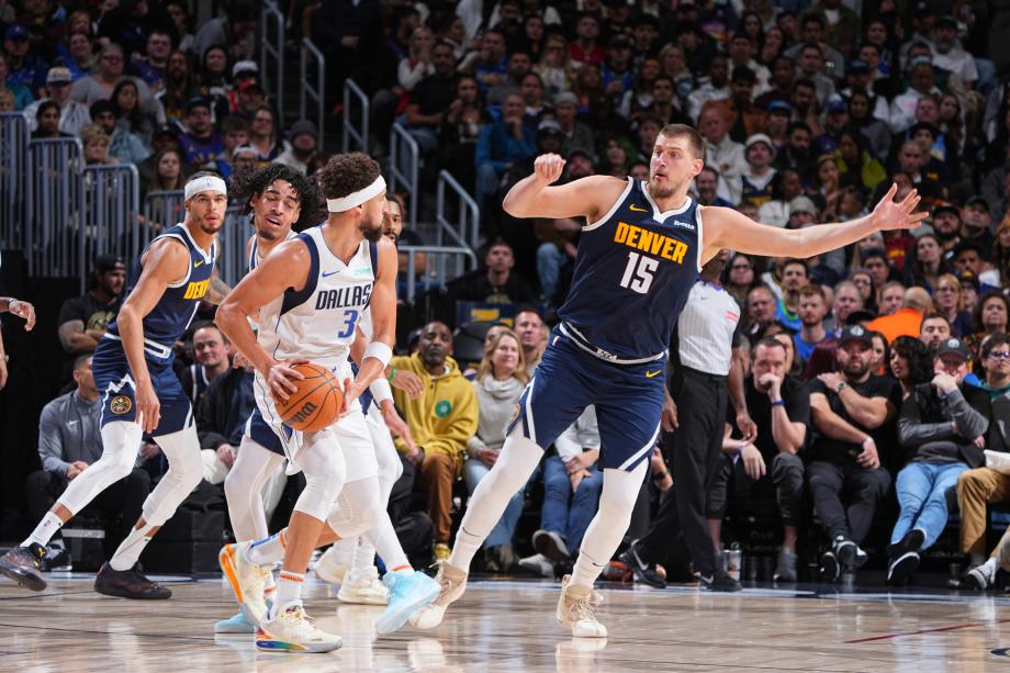 欧文43分约基奇37+18+15 掘金险胜独行侠