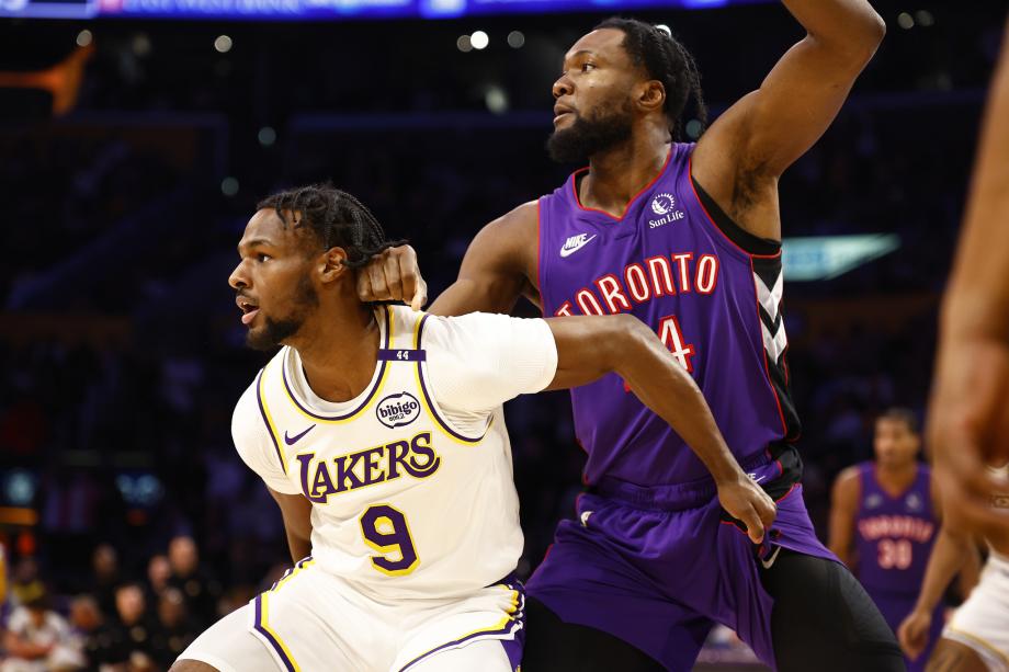 詹姆斯三双浓眉伤退 湖人擒猛龙喜获两连胜