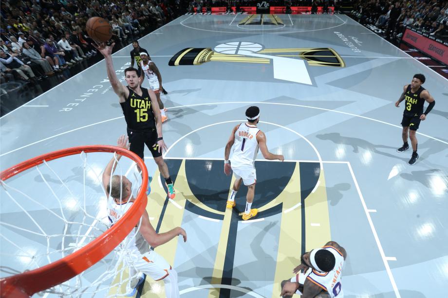 布克31分科林斯29+11 比尔24分太阳胜爵士