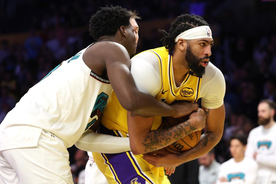 NBA-詹姆斯三双戴维斯里程碑！湖人128-123灰熊