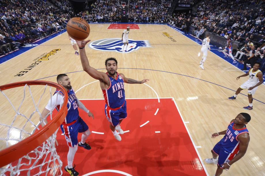 福克斯轰49+9马尔卡宁25分 国王力克爵士