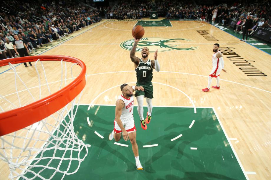 利拉德上篮绝杀字母哥20+14 雄鹿险胜火箭