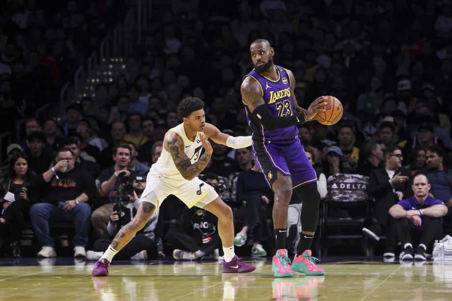 詹姆斯26分12助克内克特37分 湖人力克爵士