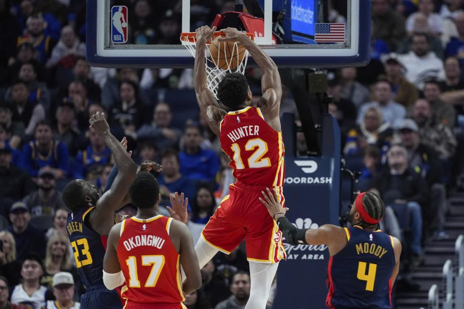 库里高效23+8维金斯27分 勇士6人上双轻取老鹰