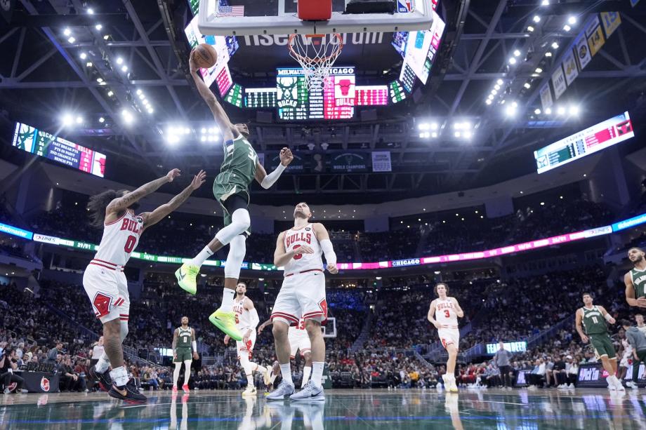 字母哥41+9+8拉文27分 利拉德两双雄鹿轻取公牛