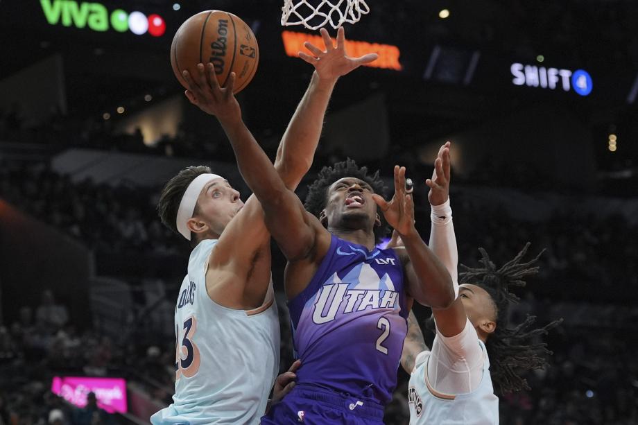 保罗两双马尔卡宁27分 文班缺阵马刺胜爵士