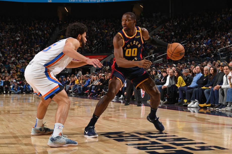 亚历山大35+9库里膝伤缺阵 勇士负雷霆吞3连败