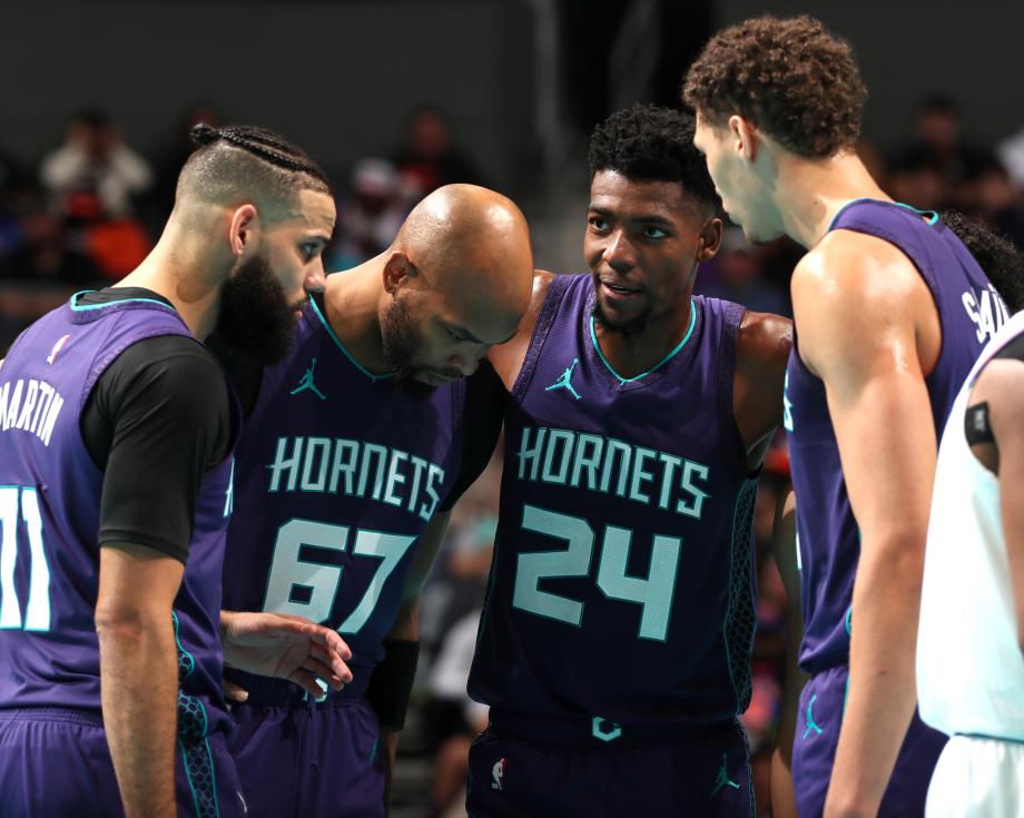 布伦森31+6+6 尼克斯末节逆转1分险胜黄蜂