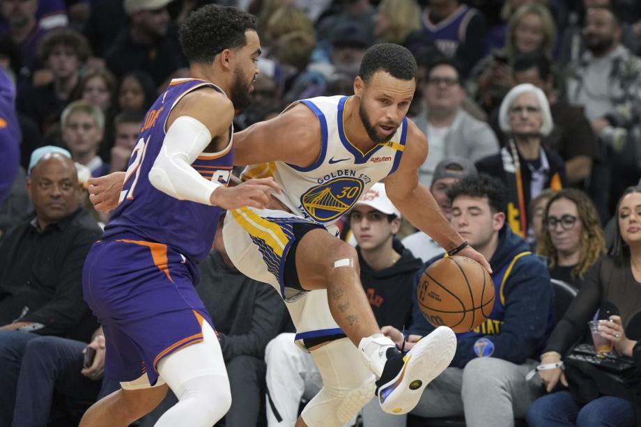 太阳送勇士4连败 库里里程悲布克27+9杜兰特21+10