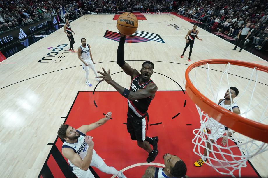 东契奇36+13西蒙斯空砍27分 独行侠胜开拓者