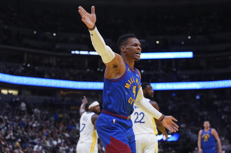 约基奇38+10+6库里24+7+11 掘金逆转送勇士5连败