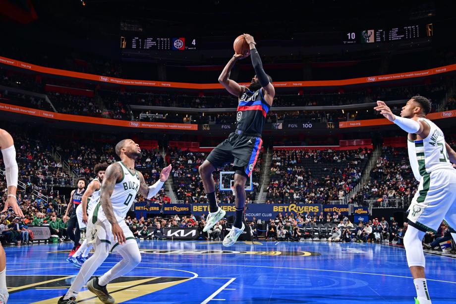 字母哥利拉德合砍55分 雄鹿胜活塞晋级淘汰赛