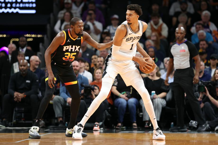 杜兰特伤退布克29+9 太阳胜马刺仍无缘NBA杯八强