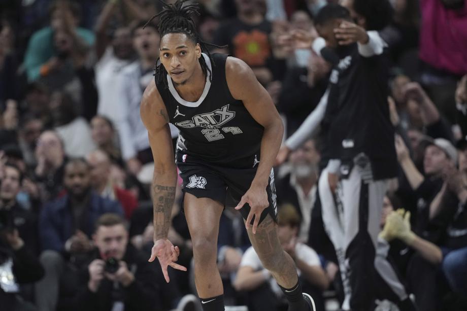 NBA-公牛139-124马刺 武切维奇39+8+4