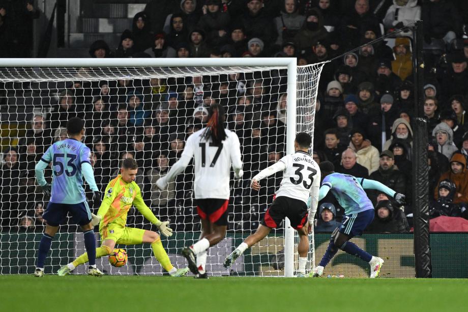 英超-萨卡绝杀被吹 阿森纳1-1富勒姆