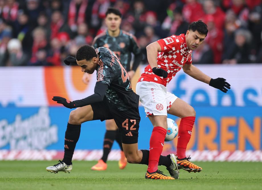 李在成梅开二度 拜仁1-2美因茨遭遇联赛首败