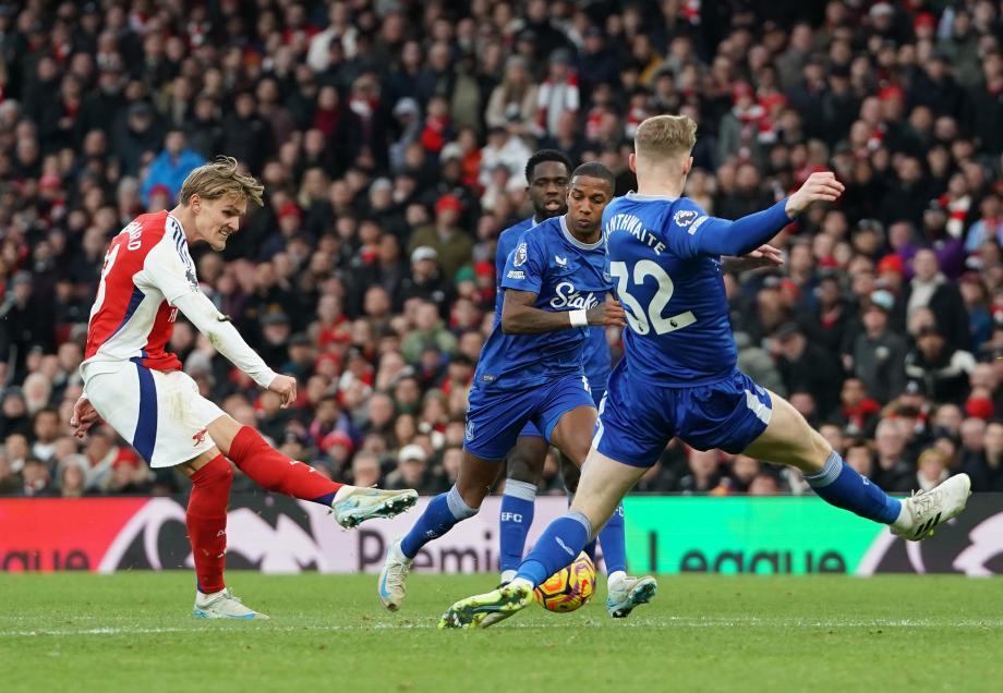 厄德高萨卡失良机 阿森纳主场0-0战平埃弗顿