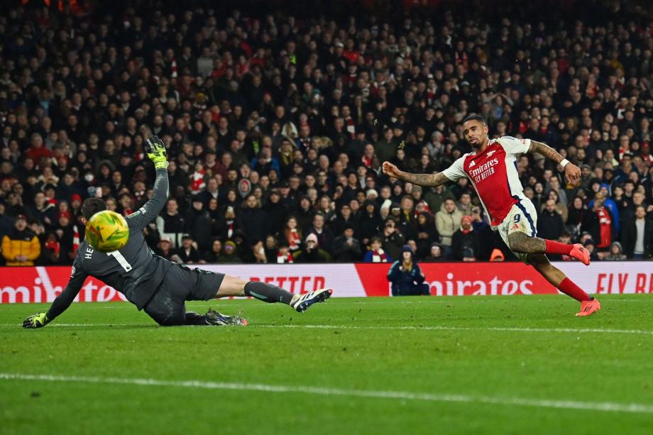 英联杯-热苏斯戴帽 阿森纳3-2逆转水晶宫进四强